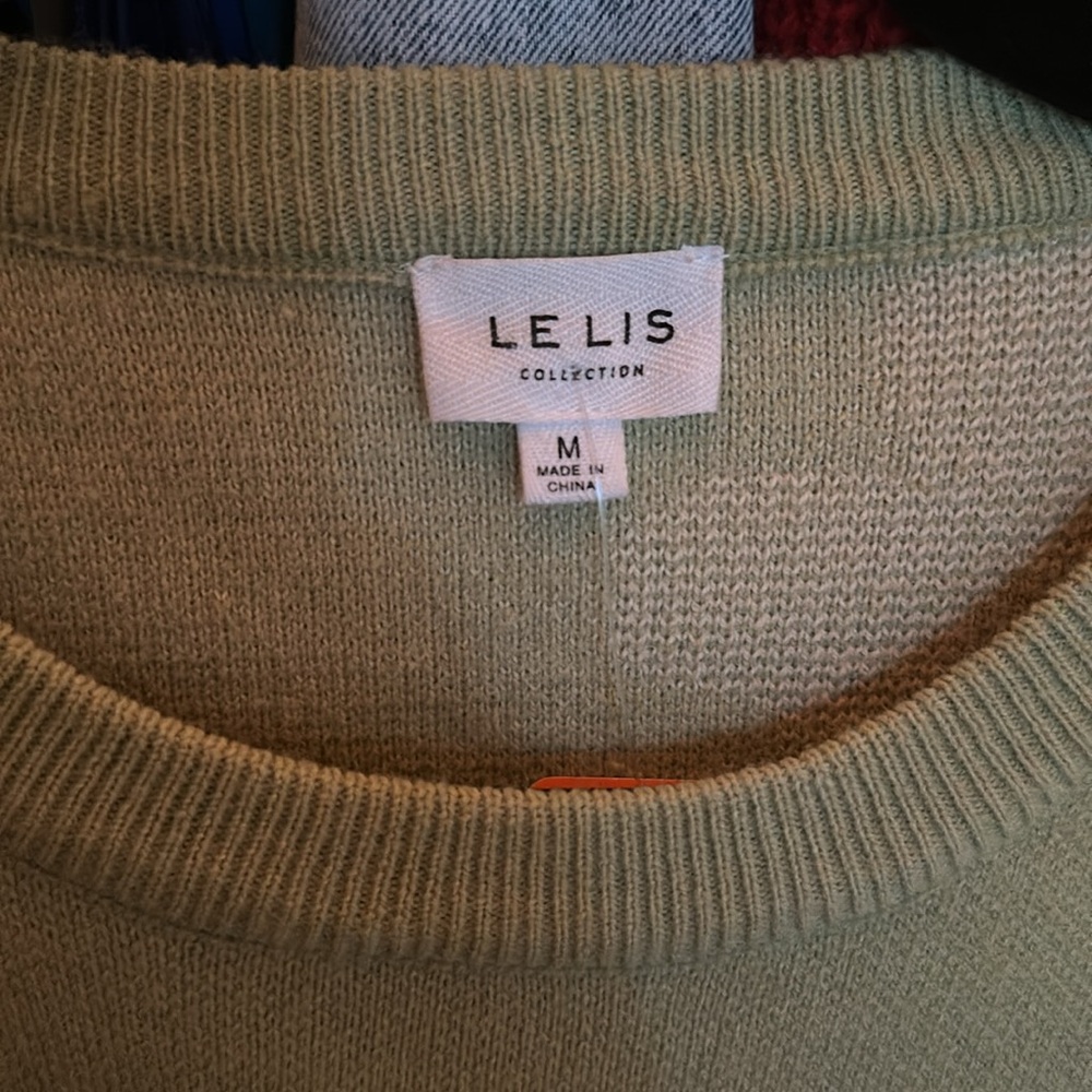 Le Lis Long Sleeve Crop Sweater with Daisy Pattern - Picture 4 of 5